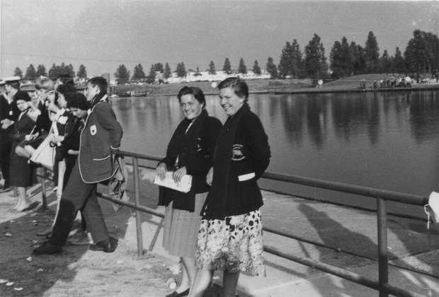 1961-Zona and Viv at Amsterdam