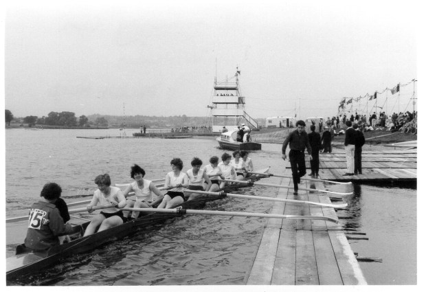 1963 Welsh Harp Regatta UU eight coming in to landing stage
