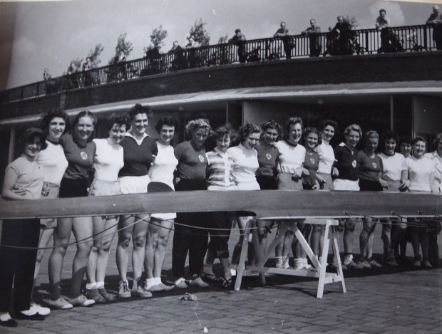 1954 GB and Russian women's rowing crews