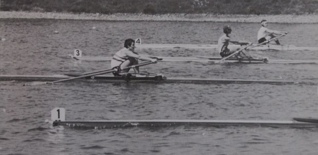 women's sculling race