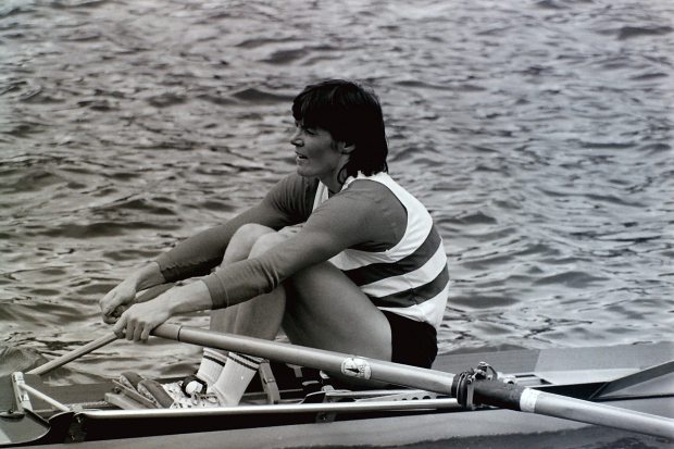 Close up of Beryl sculling