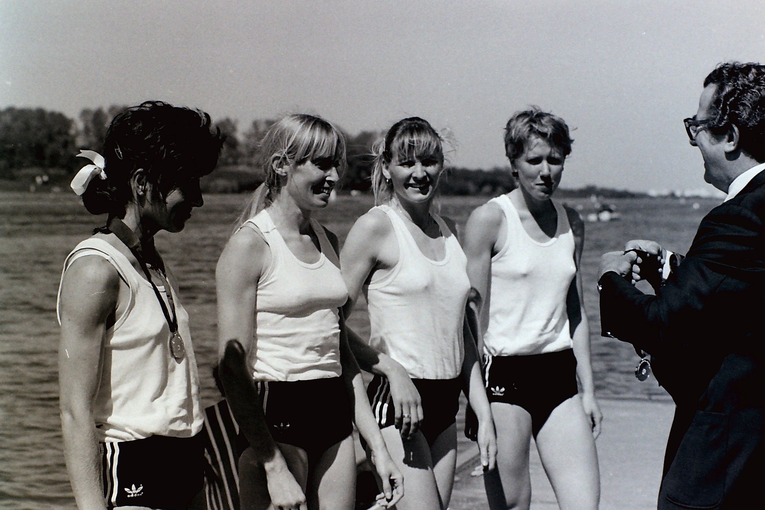 GB WLt4- in white vests