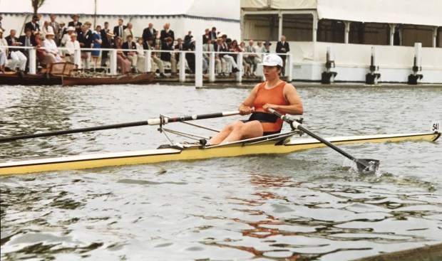 Single sculler approaching the line at HRR.