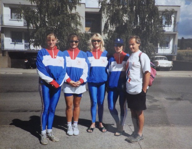 4 women and their coach