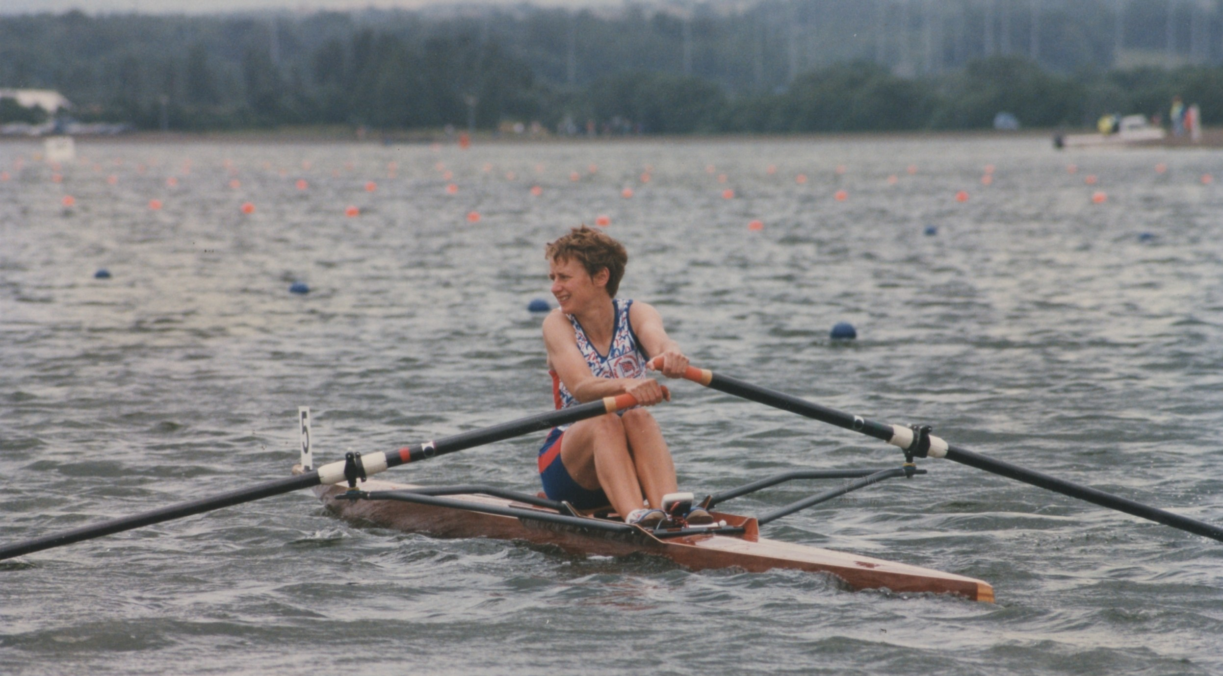 Single sculler in squiggly kit