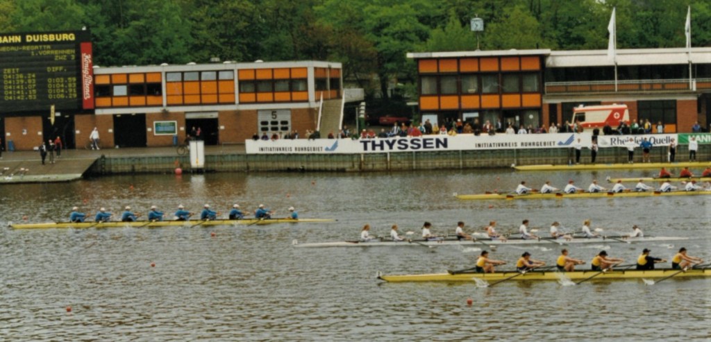 5 women's eights racing