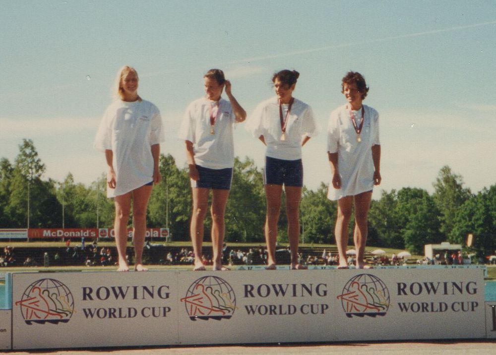 4women in huge t-shirts