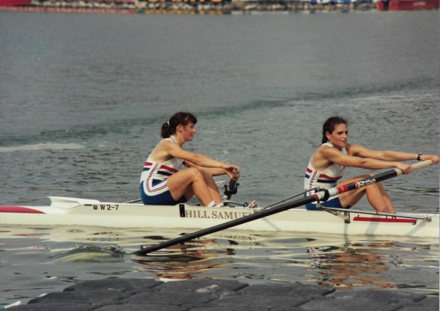 Pair rowing with medals on
