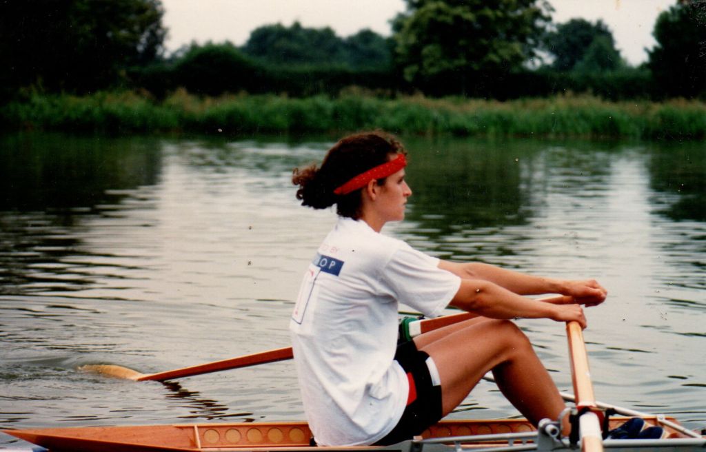 woman sculling in Top Shop t-shirt