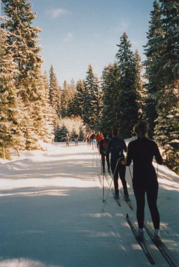 women cross-country skiing