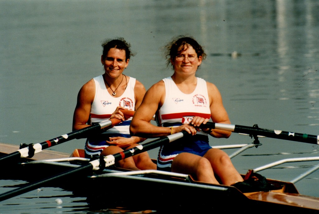 2 women in double scull