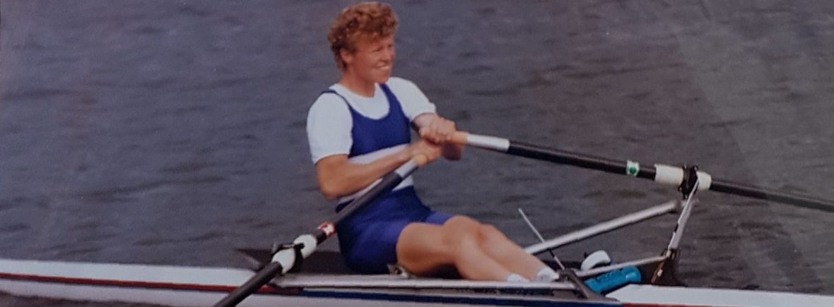 woman in single scull
