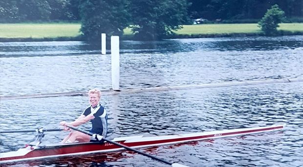 woman in red and white scull