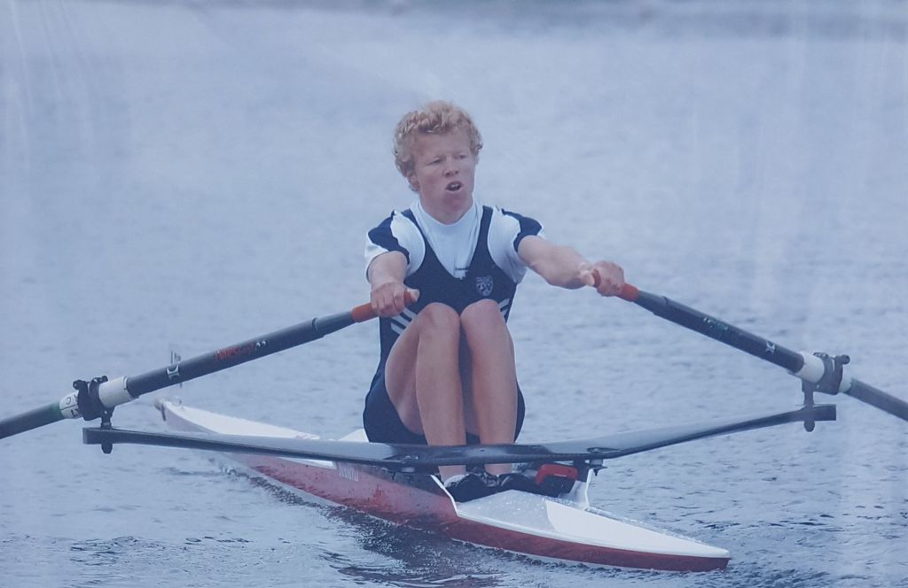 woman racing single scull